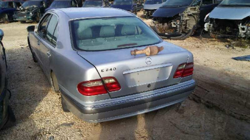  MERCEDES-BENZ CLASE E (BM 210) BERLINA 