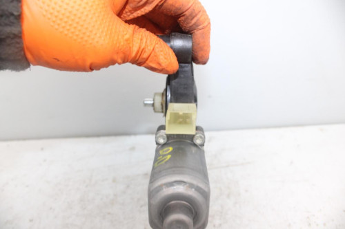 MOTOR ELEVALUNAS DELANTERO DERECHO 