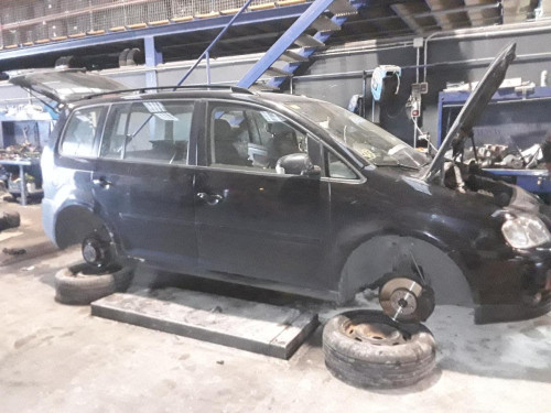  VOLKSWAGEN TOURAN (1T1) 
