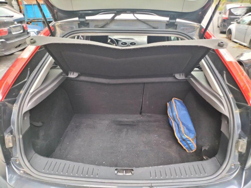  FORD FOCUS BERLINA (CAP) 