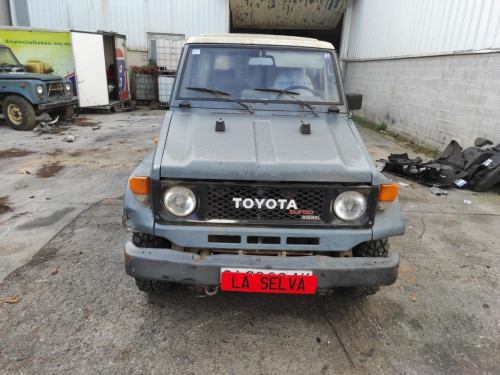 TOYOTA LAND CRUISER STATION (J8) — vehículo donante para recambios 