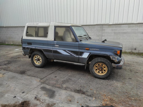 TOYOTA LAND CRUISER STATION (J8) — vehículo donante para recambios 