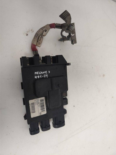 CAJA RELES / FUSIBLES RENAULT MEGANE III BERLINA 5P 