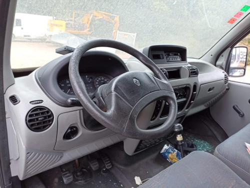 RENAULT MASTER COMBI — vehículo donante para recambios 