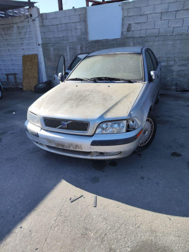 VOLVO S40 BERLINA — автомобиль-донор на запчасти 