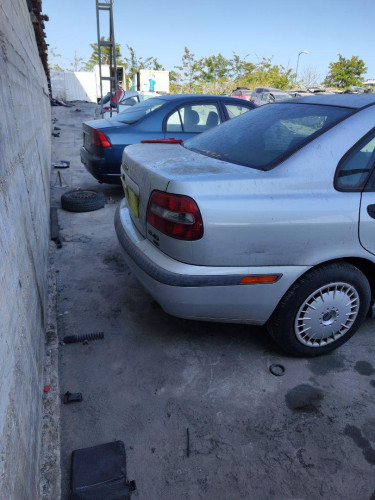 VOLVO S40 BERLINA — автомобиль-донор на запчасти 