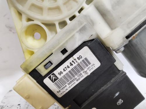 MOTOR ELEVALUNAS DELANTERO DERECHO 
