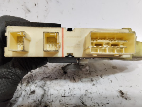 MOTOR ELEVALUNAS DELANTERO DERECHO 