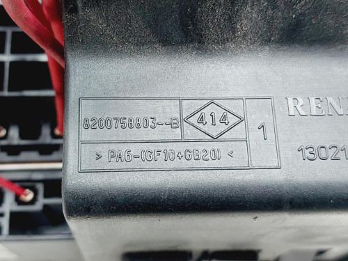 CAJA RELES / FUSIBLES Renault LAGUNA III BERLINA 
