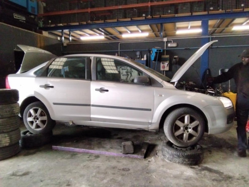  FORD FOCUS BERLINA (CAP) 