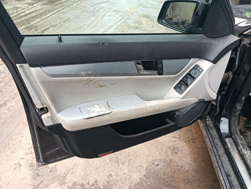 MERCEDES-BENZ CLASE C (BM 204) BERLINA — vehículo donante para recambios 