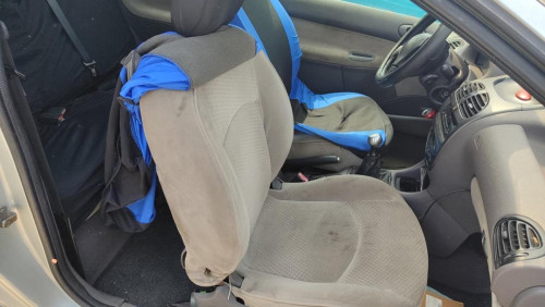 PEUGEOT 206 — vehículo donante para recambios 