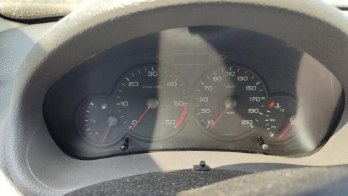 PEUGEOT 206 — vehículo donante para recambios 