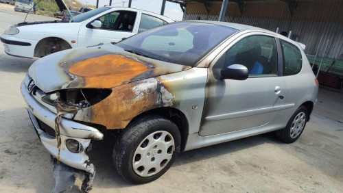 PEUGEOT 206 — vehículo donante para recambios 