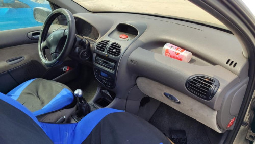 PEUGEOT 206 — vehículo donante para recambios 