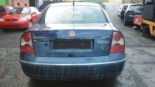  VOLKSWAGEN PASSAT BERLINA (3B3) 