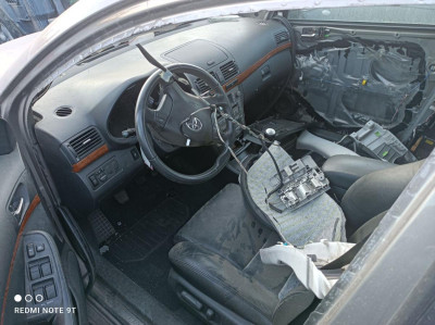 TOYOTA AVENSIS BERLINA (T25)