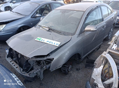 TOYOTA AVENSIS BERLINA (T25)