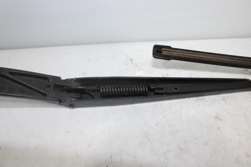 BRAZO LIMPIA DELANTERO IZQUIERDO 