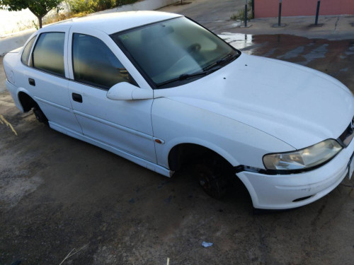 Opel Vectra B Berlina (1995->) — vehículo donante para recambios 