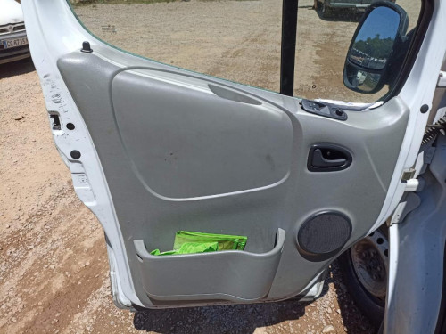  RENAULT TRAFIC II FURGÓN 
