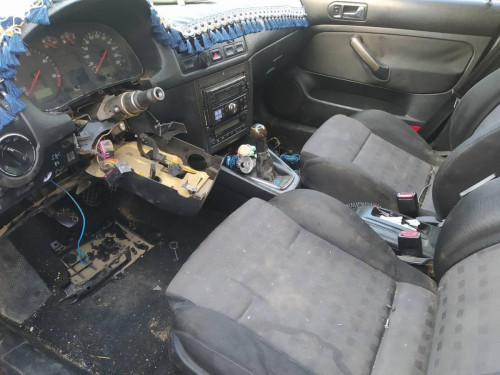  VOLKSWAGEN BORA BERLINA (1J2)(1998) 