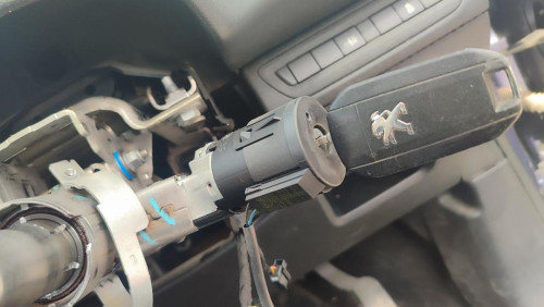 PEUGEOT 208 — автомобиль-донор на запчасти 