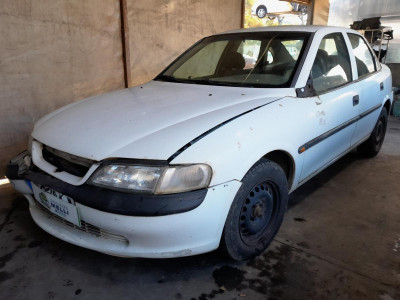 OPEL VECTRA B BERLINA