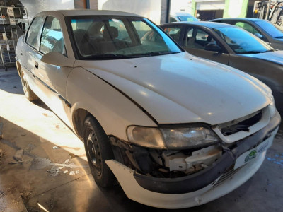 OPEL VECTRA B BERLINA