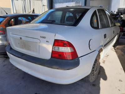 OPEL VECTRA B BERLINA
