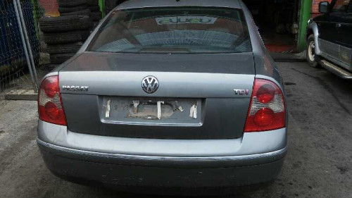  VOLKSWAGEN PASSAT BERLINA (3B3) 