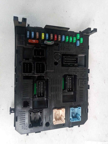  CAJA RELES / FUSIBLES PEUGEOT 3008 