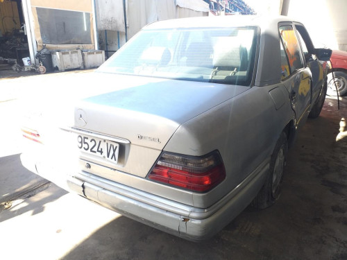  MERCEDES-BENZ CLASE E (BM 124) BERLINA 