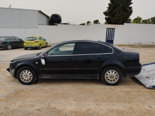 VOLKSWAGEN PASSAT BERLINA (3B3) — автомобиль-донор на запчасти 