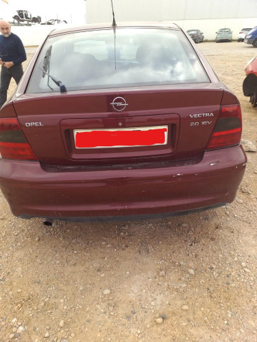 OPEL VECTRA B BERLINA — автомобиль-донор на запчасти 