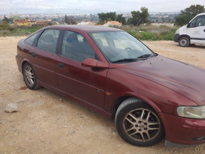 OPEL VECTRA B BERLINA