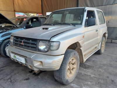 MITSUBISHI MONTERO (V20/V40)