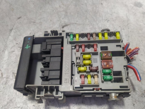 CAJA RELES / FUSIBLES OPEL ASTRA J BERLINA 5P 