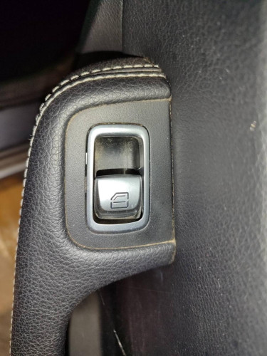 MANDO ELEVALUNAS TRASERO DERECHO Mercedes-Benz CLASE C (BM 205) BERLINA 