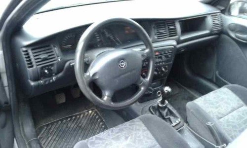 OPEL VECTRA B BERLINA — vehículo donante para recambios 