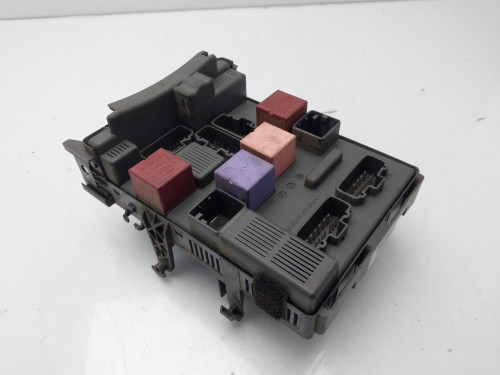 CAJA RELES / FUSIBLES Renault LAGUNA II (BG0) 
