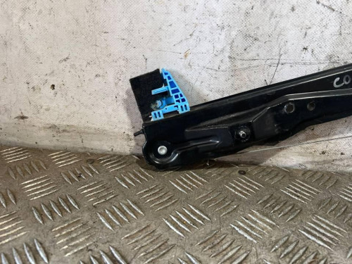 ELEVALUNAS DELANTERO DERECHO 