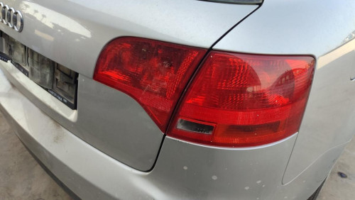 AUDI A4 AVANT (8E) — vehículo donante para recambios 