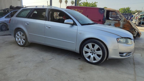 AUDI A4 AVANT (8E) — vehículo donante para recambios 