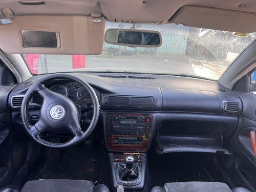  VOLKSWAGEN PASSAT BERLINA (3B3) 