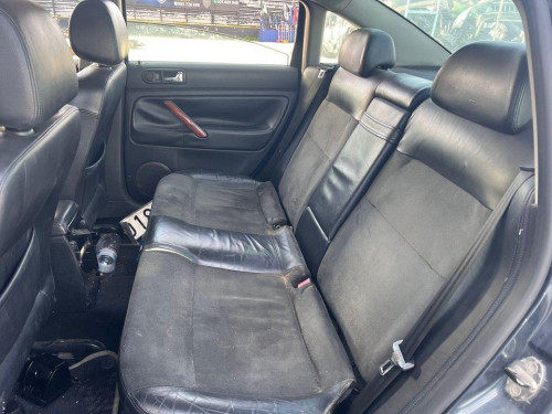  VOLKSWAGEN PASSAT BERLINA (3B3) 