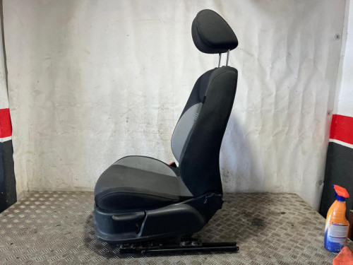 ASIENTO DELANTERO IZQUIERDO 