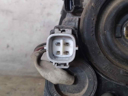 FARO DERECHO Toyota AVENSIS BERLINA (T25) 