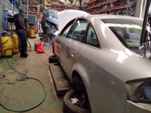 AUDI A6 BERLINA (4B2) — vehículo donante para recambios 