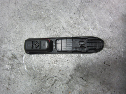 MANDO ELEVALUNAS DELANTERO DERECHO Peugeot 307 (S1)(04.2001) 